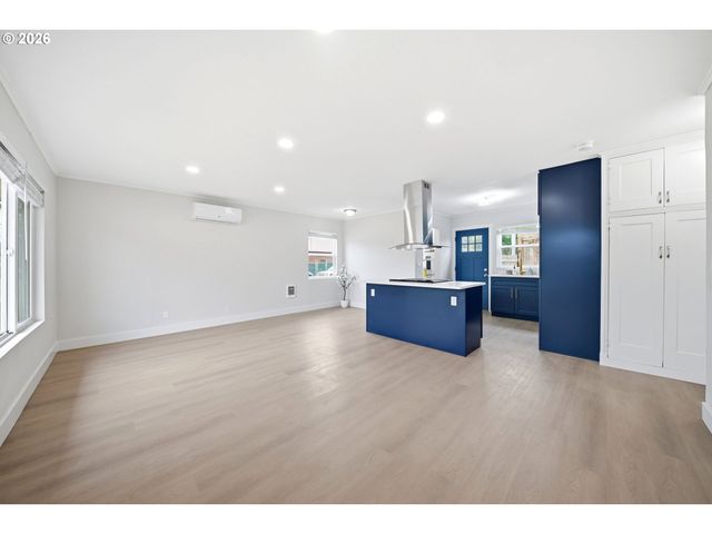 8024 Ne FREMONT St, Portland, OR 97213