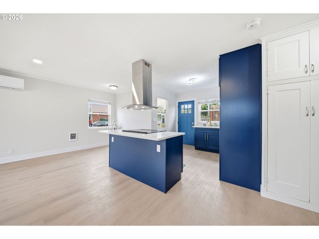 8024 Ne FREMONT St, Portland, OR 97213