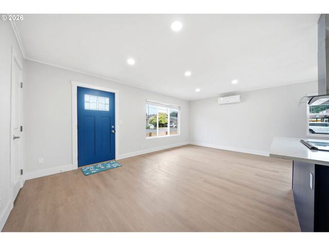 8024 Ne FREMONT St, Portland, OR 97213