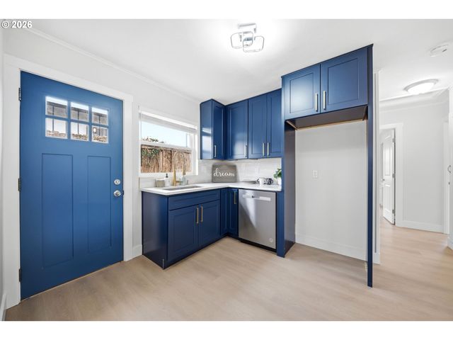 8024 Ne FREMONT St, Portland, OR 97213
