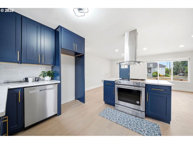 8024 Ne FREMONT St, Portland, OR 97213