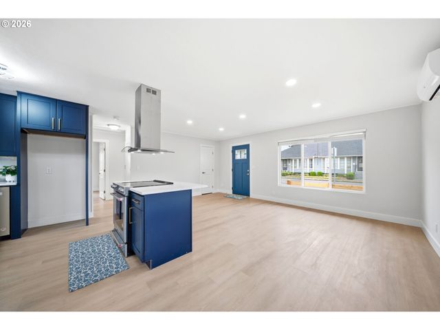 8024 Ne FREMONT St, Portland, OR 97213