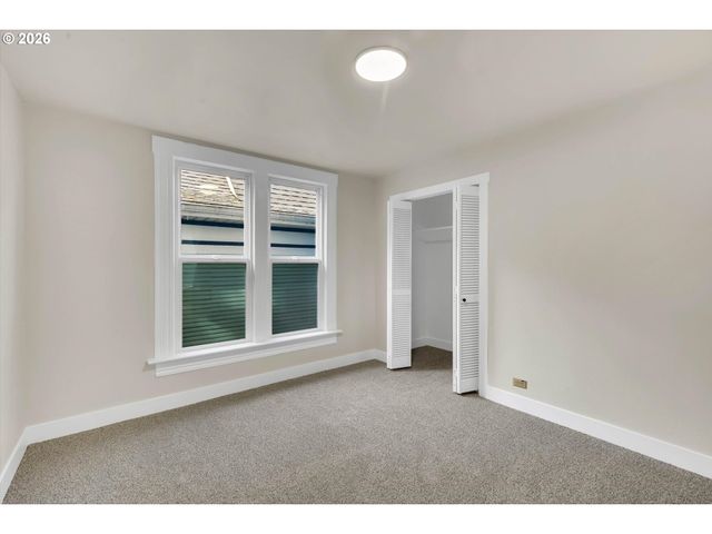 3328 Se WASHINGTON St, Portland, OR 97214