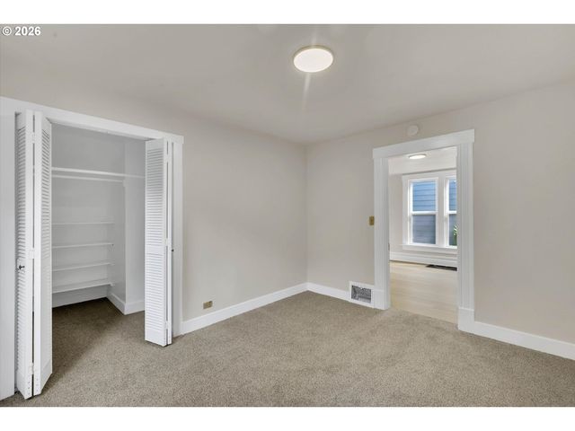 3328 Se WASHINGTON St, Portland, OR 97214