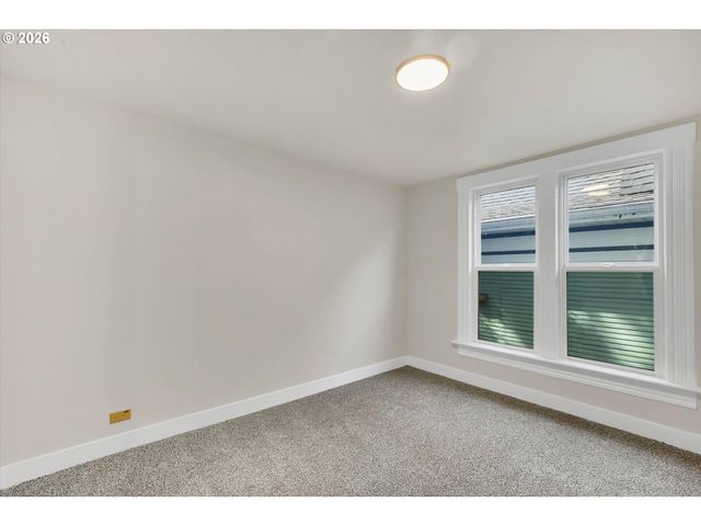 3328 Se WASHINGTON St, Portland, OR 97214
