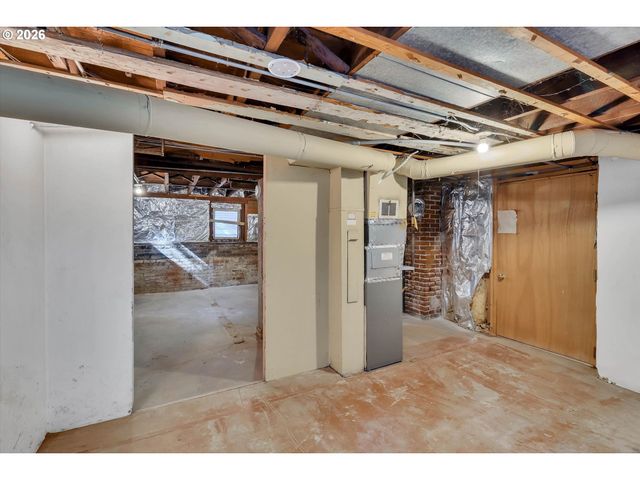 3328 Se WASHINGTON St, Portland, OR 97214