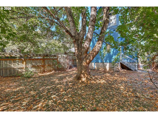 3328 Se WASHINGTON St, Portland, OR 97214