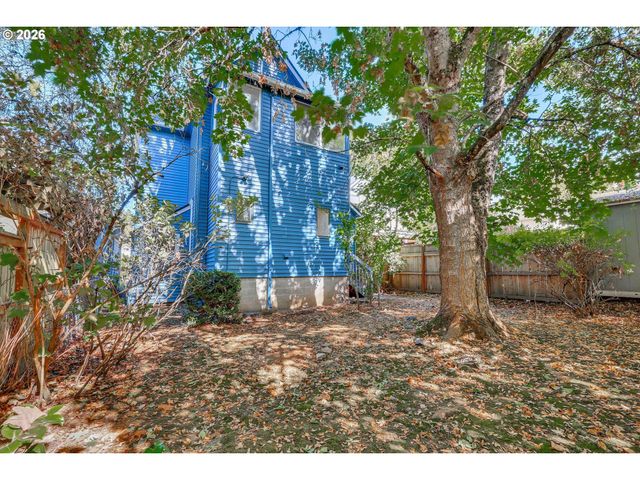 3328 Se WASHINGTON St, Portland, OR 97214