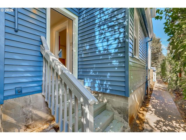 3328 Se WASHINGTON St, Portland, OR 97214
