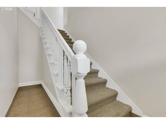 3328 Se WASHINGTON St, Portland, OR 97214