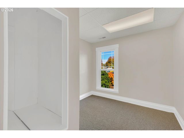 3328 Se WASHINGTON St, Portland, OR 97214