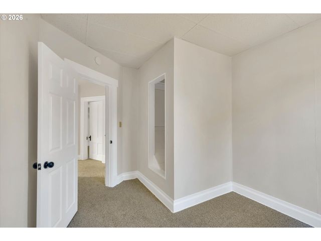 3328 Se WASHINGTON St, Portland, OR 97214