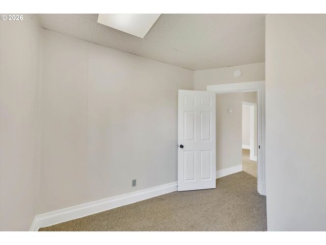 3328 Se WASHINGTON St, Portland, OR 97214