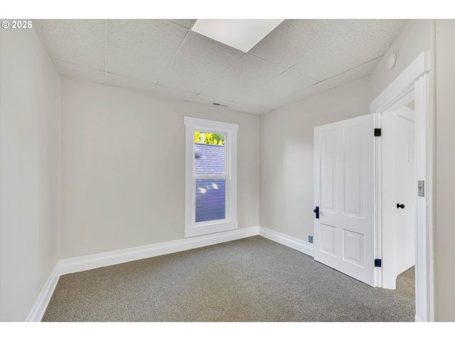 3328 Se WASHINGTON St, Portland, OR 97214