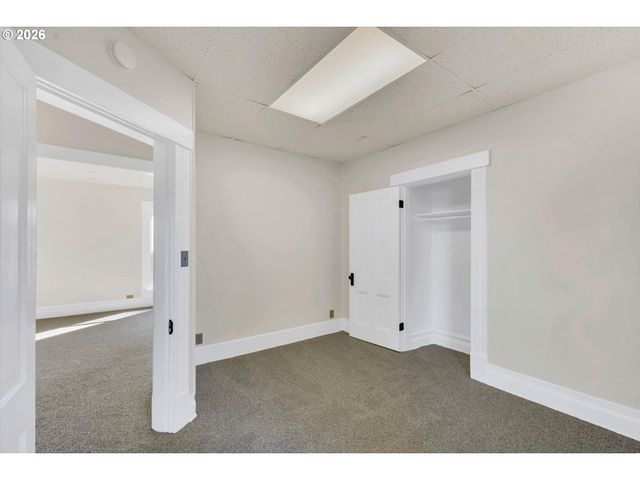 3328 Se WASHINGTON St, Portland, OR 97214