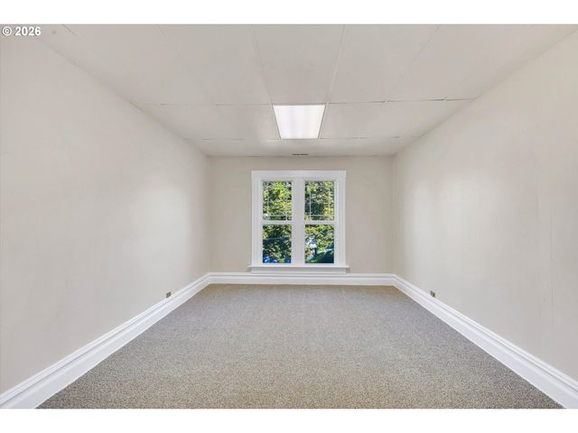 3328 Se WASHINGTON St, Portland, OR 97214