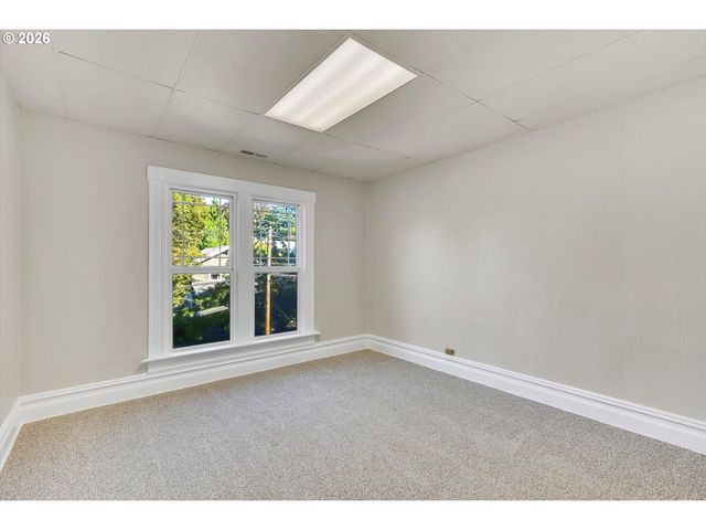 3328 Se WASHINGTON St, Portland, OR 97214