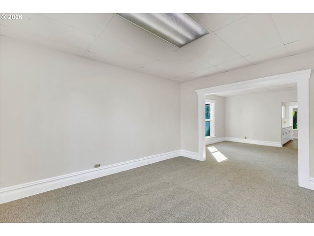 3328 Se WASHINGTON St, Portland, OR 97214