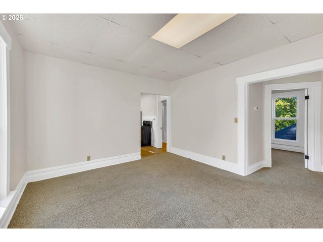 3328 Se WASHINGTON St, Portland, OR 97214
