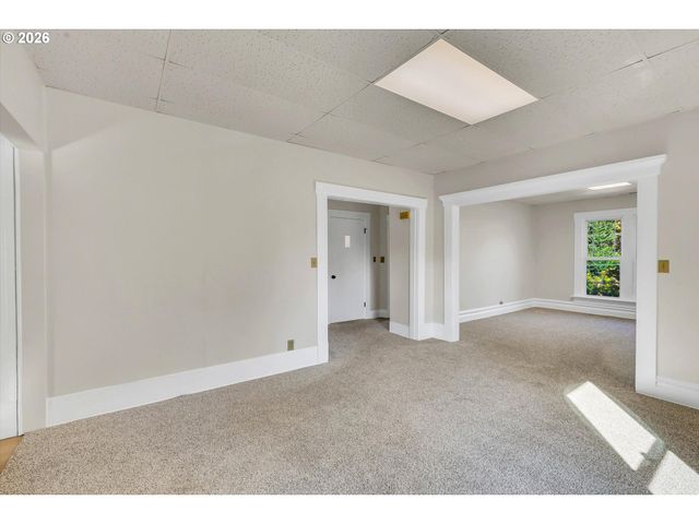 3328 Se WASHINGTON St, Portland, OR 97214
