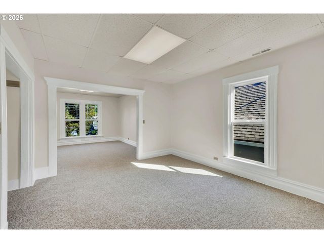 3328 Se WASHINGTON St, Portland, OR 97214