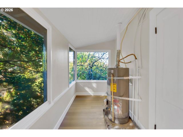 3328 Se WASHINGTON St, Portland, OR 97214