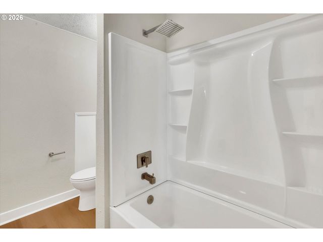 3328 Se WASHINGTON St, Portland, OR 97214