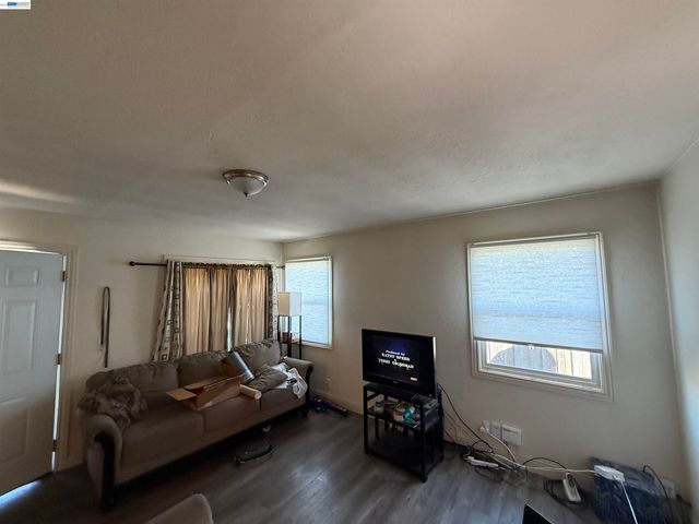 860 7Th St, Richmond, CA 94801