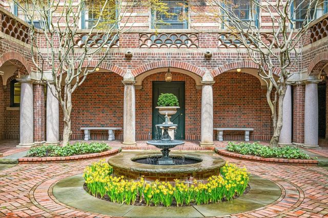 101 Chestnut Street E, Boston, MA 02108