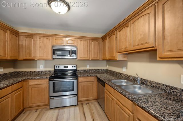 11325 N Woods Drive, Shelby Charter Township, MI 48317
