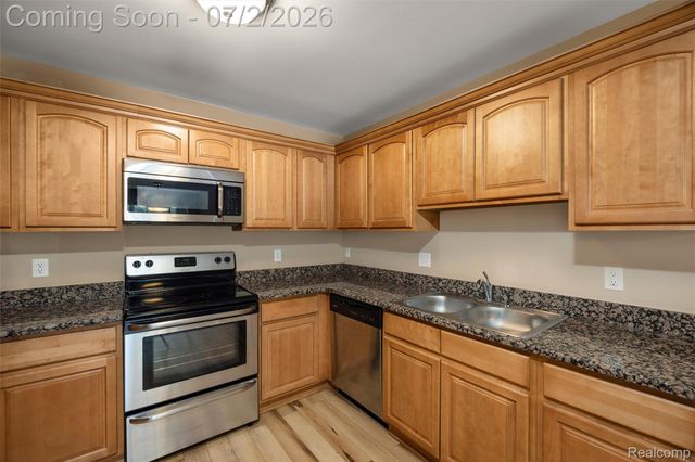11325 N Woods Drive, Shelby Charter Township, MI 48317