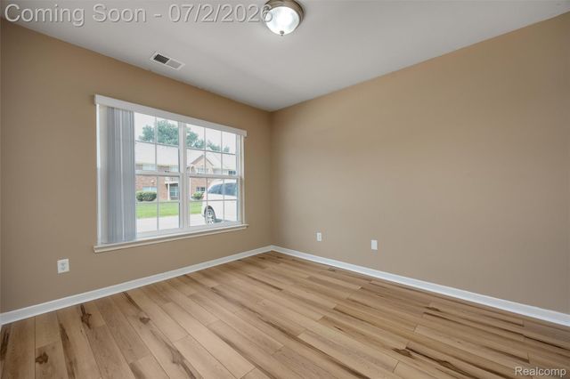 11325 N Woods Drive, Shelby Charter Township, MI 48317
