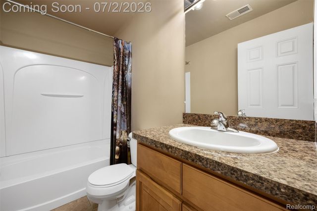 11325 N Woods Drive, Shelby Charter Township, MI 48317