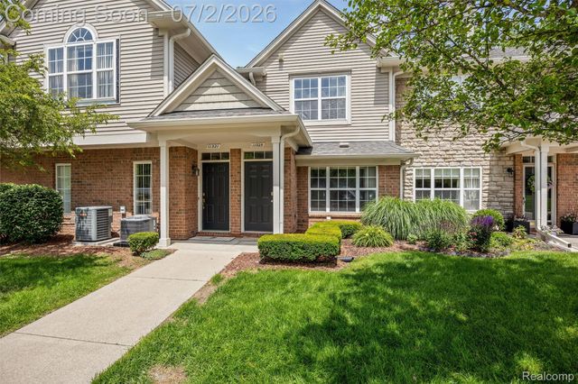 11325 N Woods Drive, Shelby Charter Township, MI 48317
