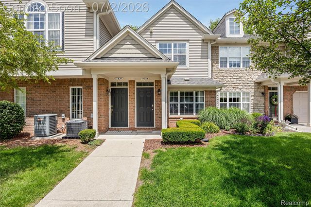 11325 N Woods Drive, Shelby Charter Township, MI 48317