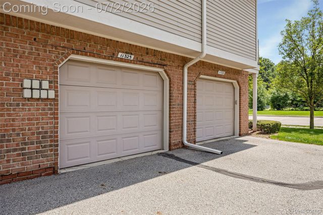 11325 N Woods Drive, Shelby Charter Township, MI 48317