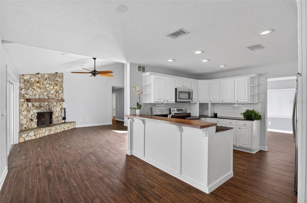 Image 18 of property listing at 4472 WINDERLAKES DRIVE, Orlando, FL 32835