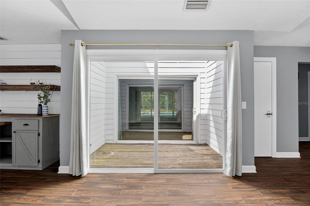 Image 9 of property listing at 4472 WINDERLAKES DRIVE, Orlando, FL 32835