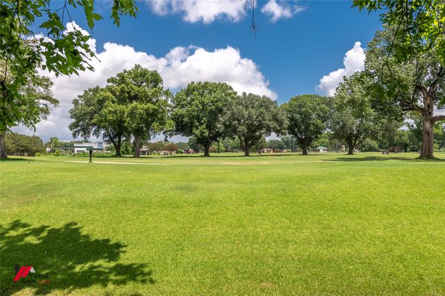 3890 Greenway Place, Shreveport, LA 71105