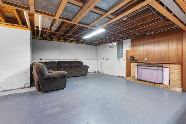 2513 WHITE OAKS Drive, Beloit, WI 53511