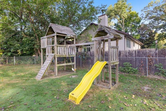 2513 WHITE OAKS Drive, Beloit, WI 53511