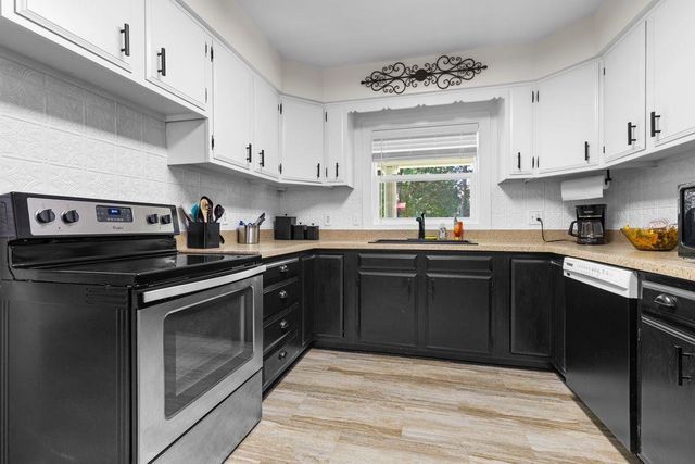 2513 WHITE OAKS Drive, Beloit, WI 53511