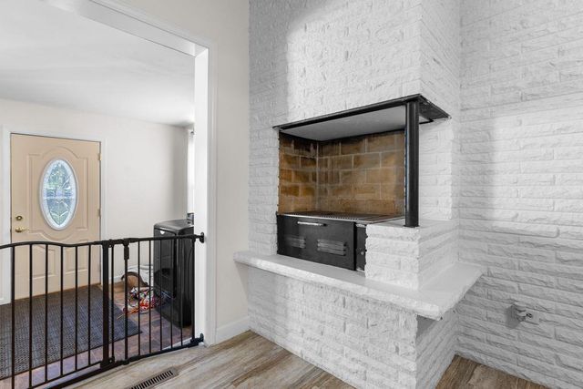 2513 WHITE OAKS Drive, Beloit, WI 53511