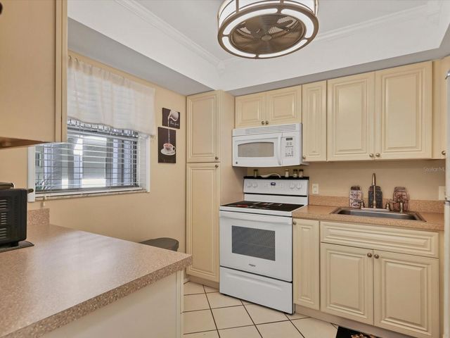 1330 GLEN OAKS DRIVE E 174D, Sarasota, FL 34232