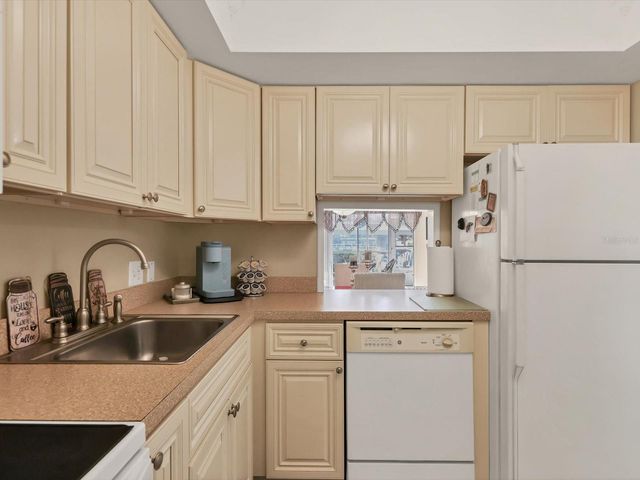 1330 GLEN OAKS DRIVE E 174D, Sarasota, FL 34232