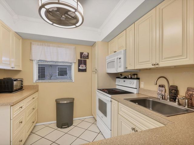 1330 GLEN OAKS DRIVE E 174D, Sarasota, FL 34232