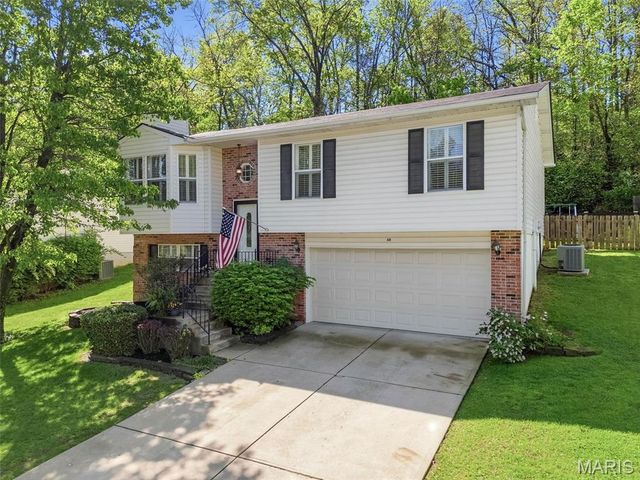 68 Sparrow Point Circle, Fenton, MO 63026