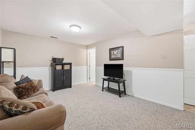 68 Sparrow Point Circle, Fenton, MO 63026