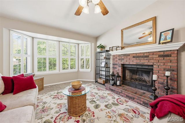 68 Sparrow Point Circle, Fenton, MO 63026