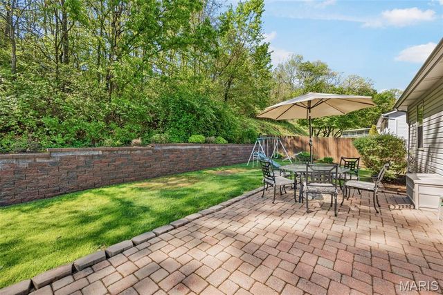 68 Sparrow Point Circle, Fenton, MO 63026